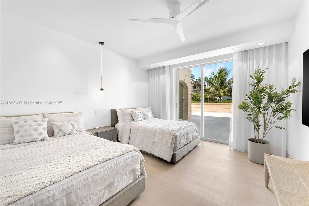 Bedroom, Interior, Pendant Lights, Recessed Lighting, Wood Texture Flooring