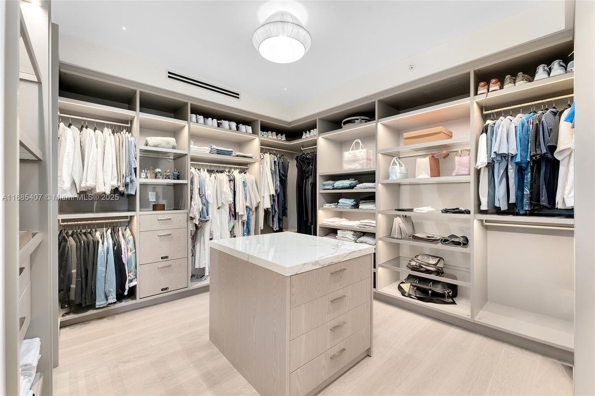 Interior, Walk-in Closets, Wood Texture Flooring