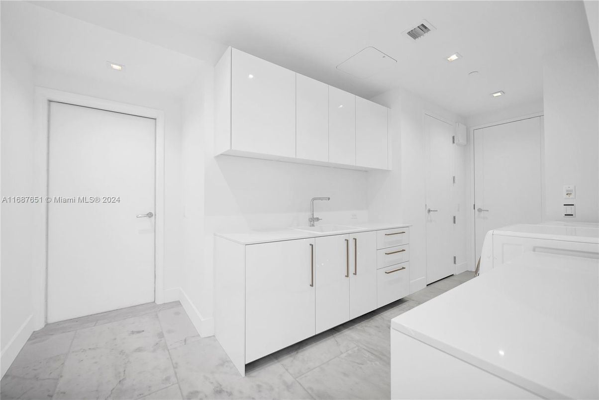 Interior, Kitchen, Recessed Lighting