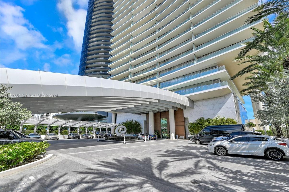 Exterior, Facade, Condo Building