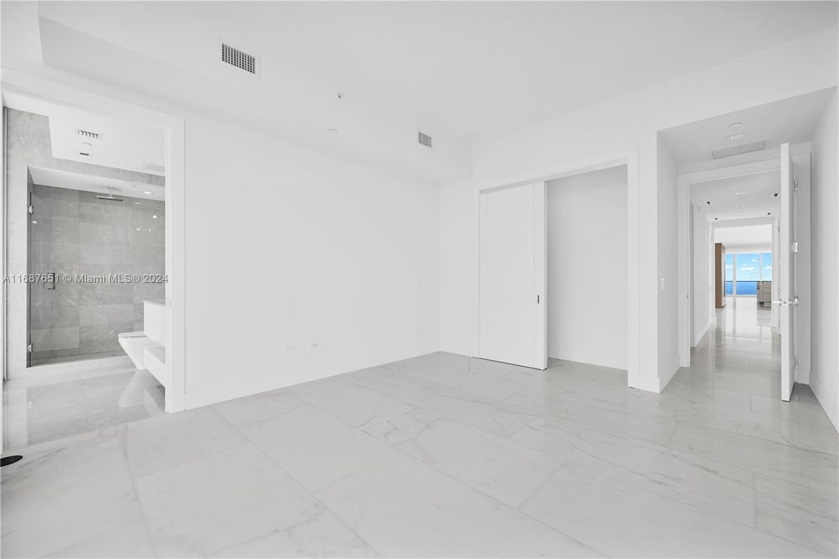 Empty room, Interior, Marble, Recessed Lighting