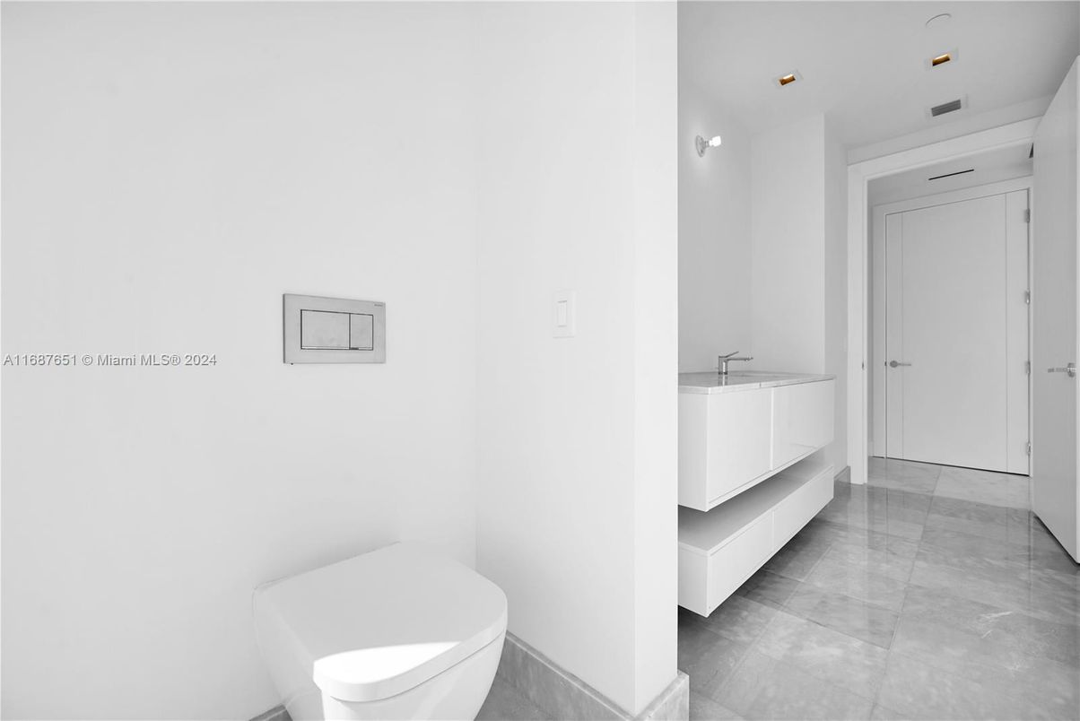 Bathroom, Interior, Recessed Lighting