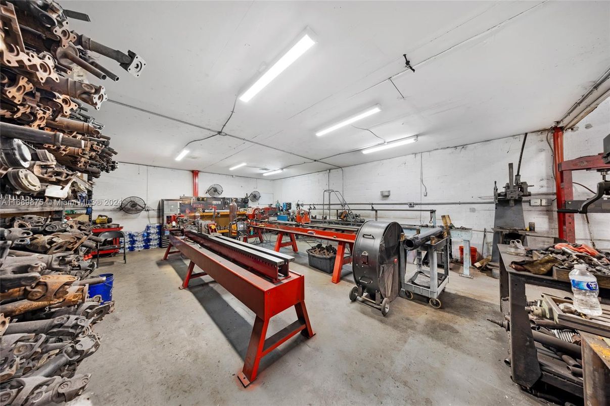 Fitness Equipment, Garage, Interior