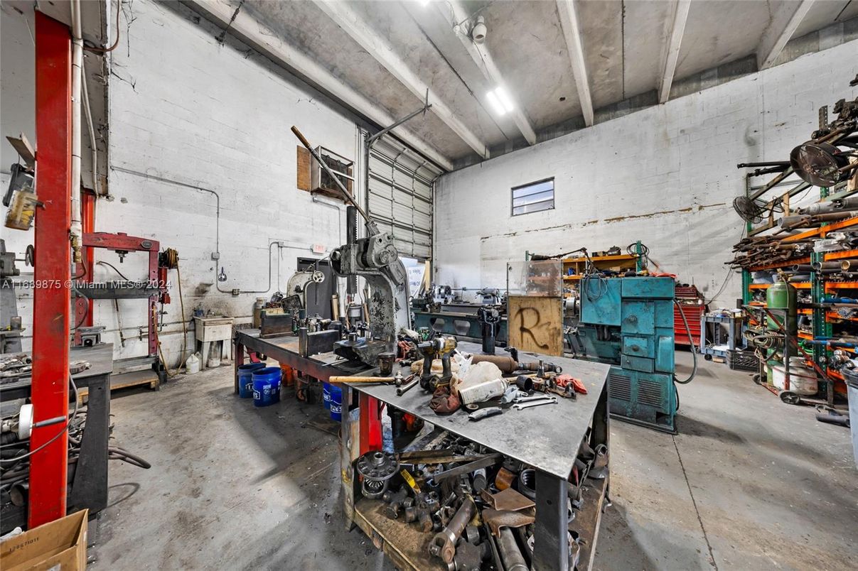 Garage, Interior, Stone Walls