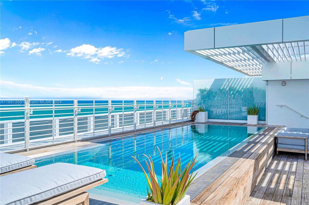 Exterior, Pool