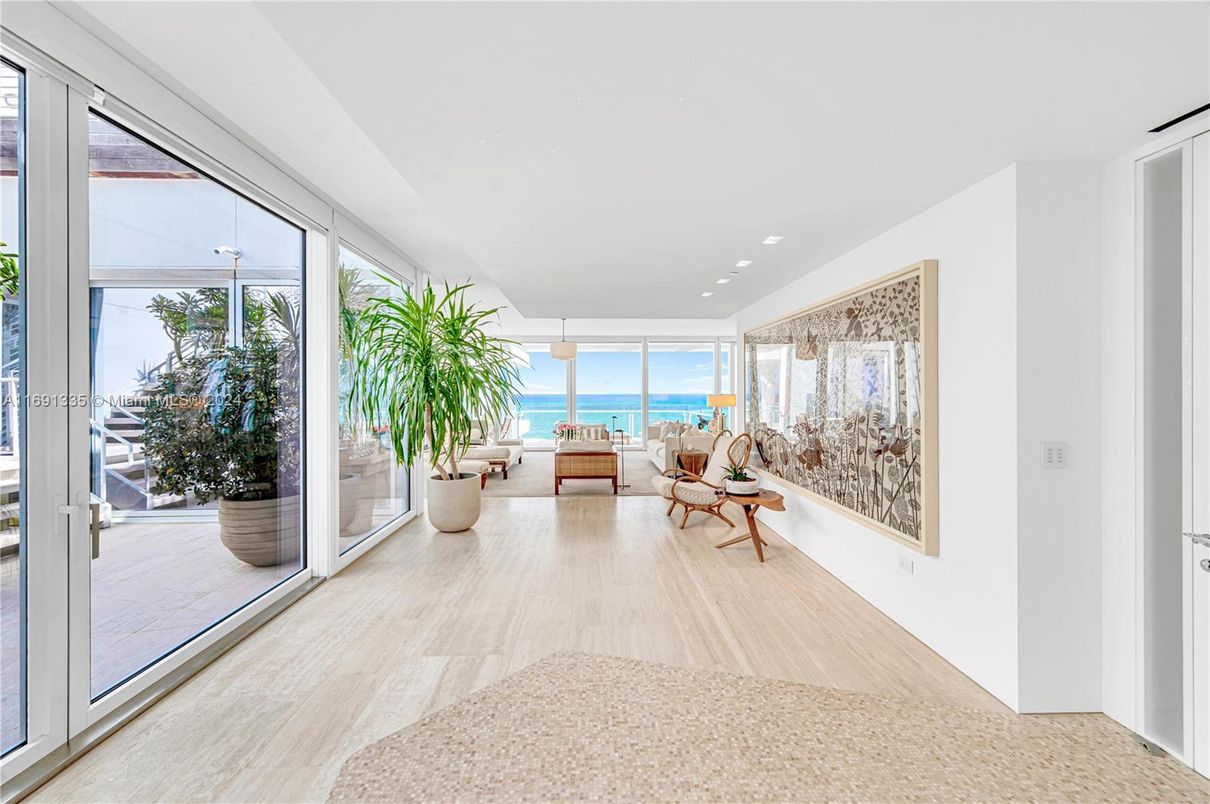 Interior, Living room, Recessed Lighting, Water, Wood Texture Flooring
