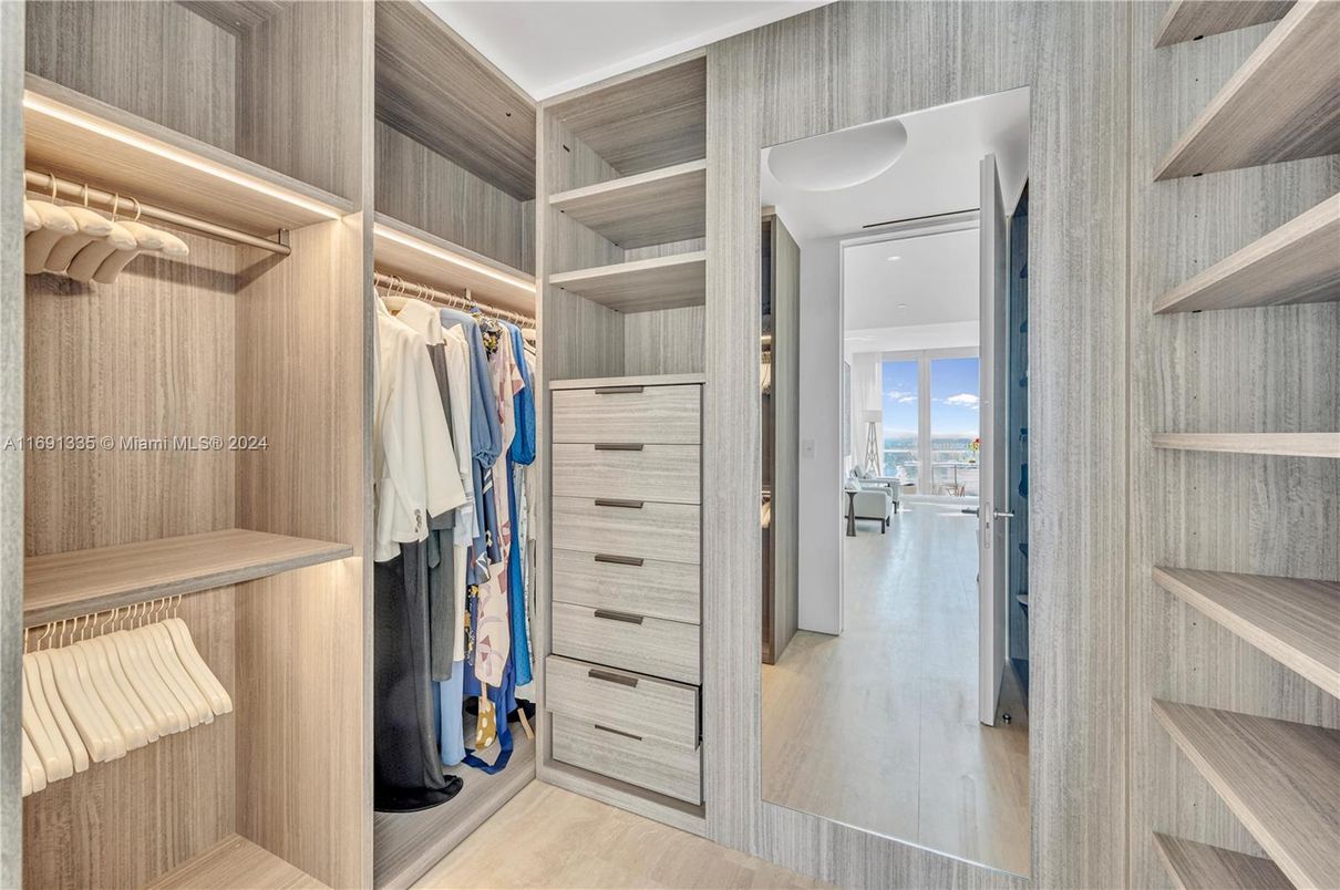 Interior, Walk-in Closets, Wood Texture Flooring