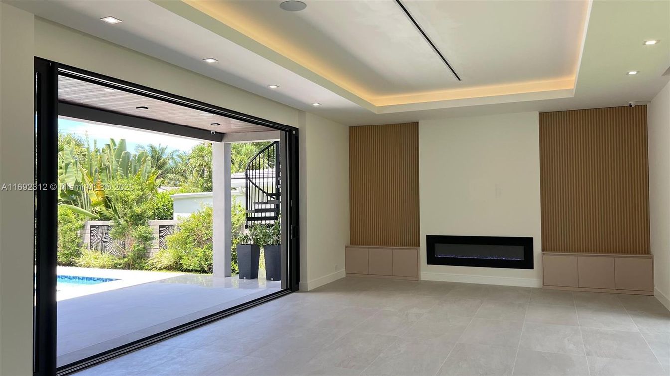 Fireplace, Interior, Recessed Lighting