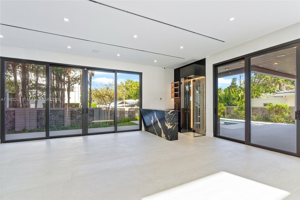 Empty room, Interior, Recessed Lighting
