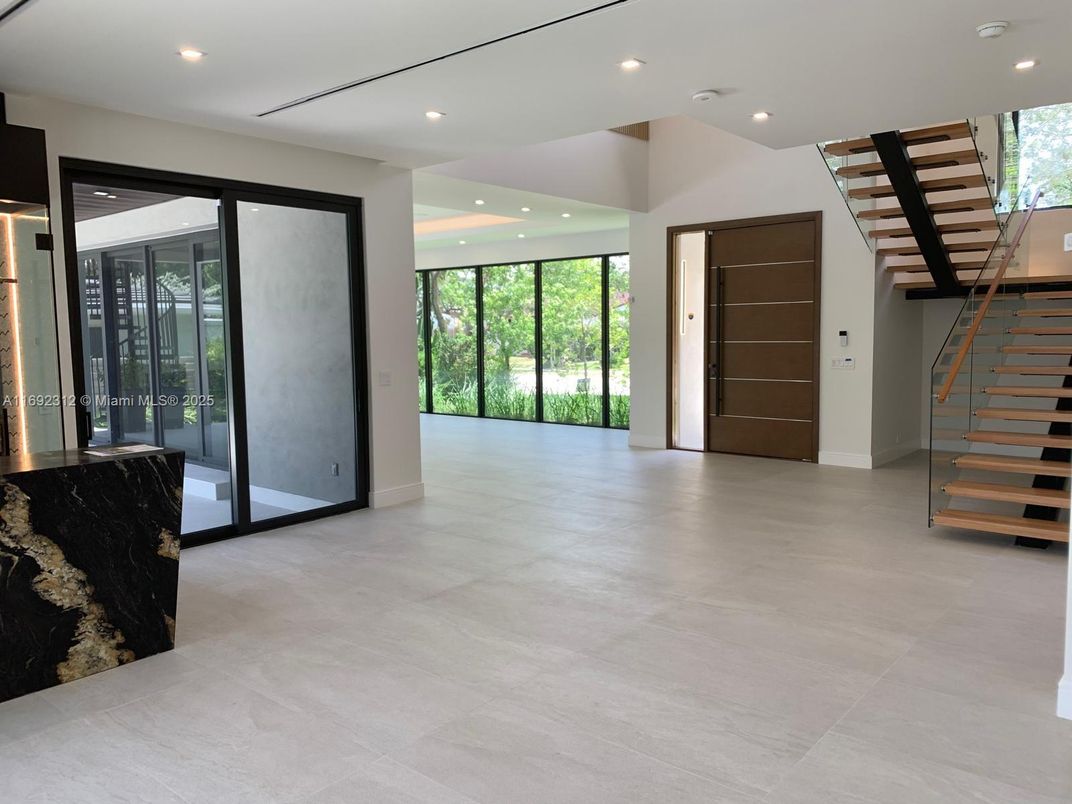 Empty room, Interior, Recessed Lighting