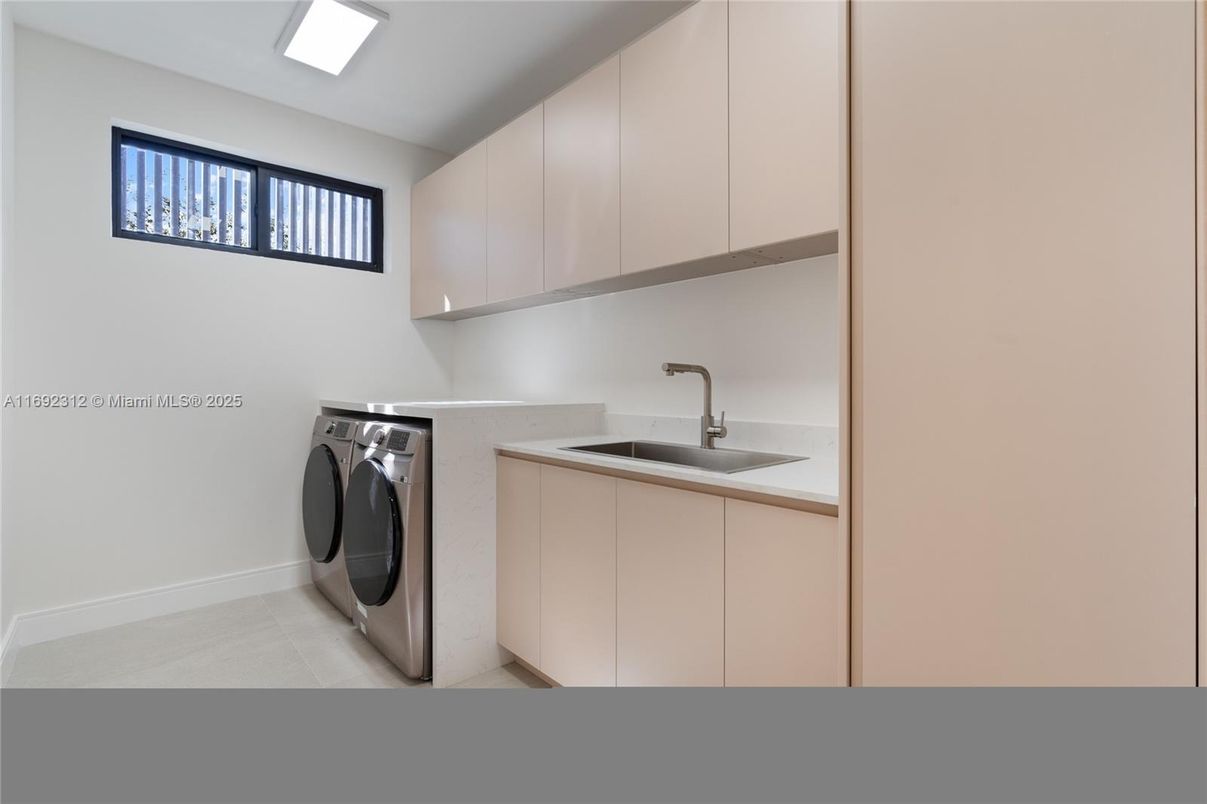Interior, Washer