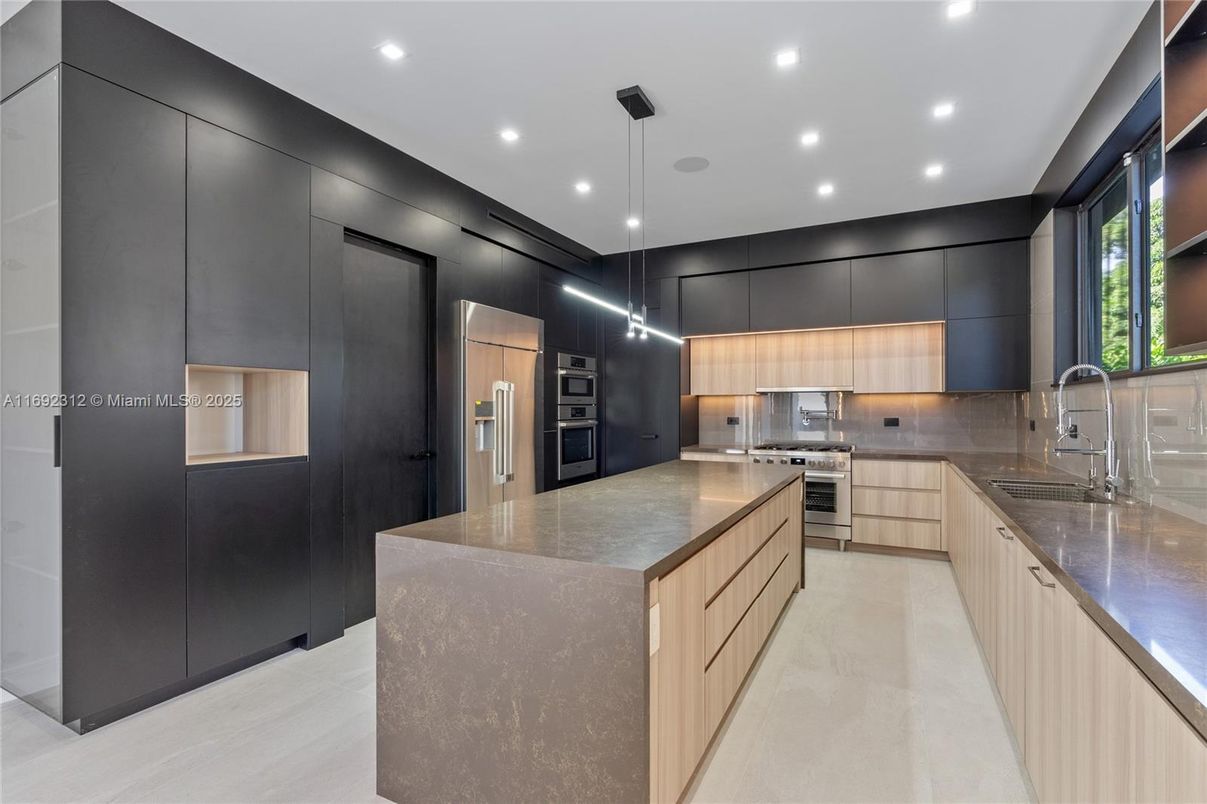 Interior, Kitchen, Pendant Lights, Recessed Lighting, Stainless Steel Appliances