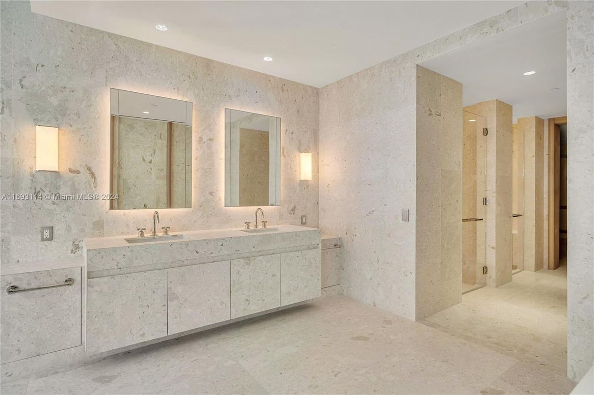 Bathroom, Dual Sink Vanities, Interior, Recessed Lighting
