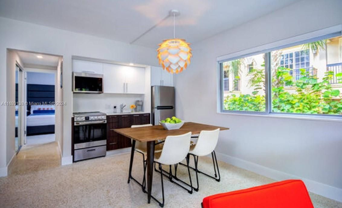 Dining room, Interior, Kitchen, Pendant Lights, Recessed Lighting, Stainless Steel Appliances