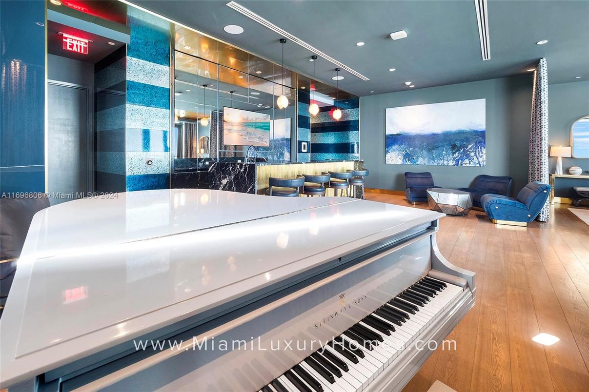 Interior, Pendant Lights, Piano, Recessed Lighting, Wood Texture Flooring