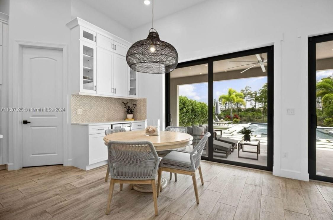 Dining room, Interior, Kitchen, Pendant Lights, Recessed Lighting, Wood Texture Flooring