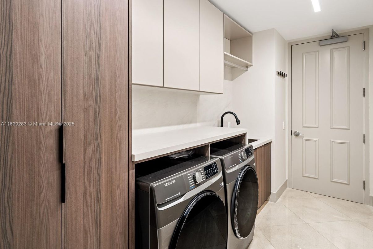 Interior, Washer