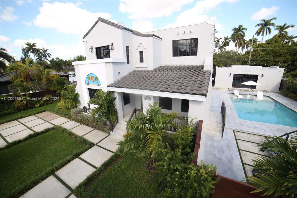Exterior, Facade, Pool, Spanish Mediterranean
