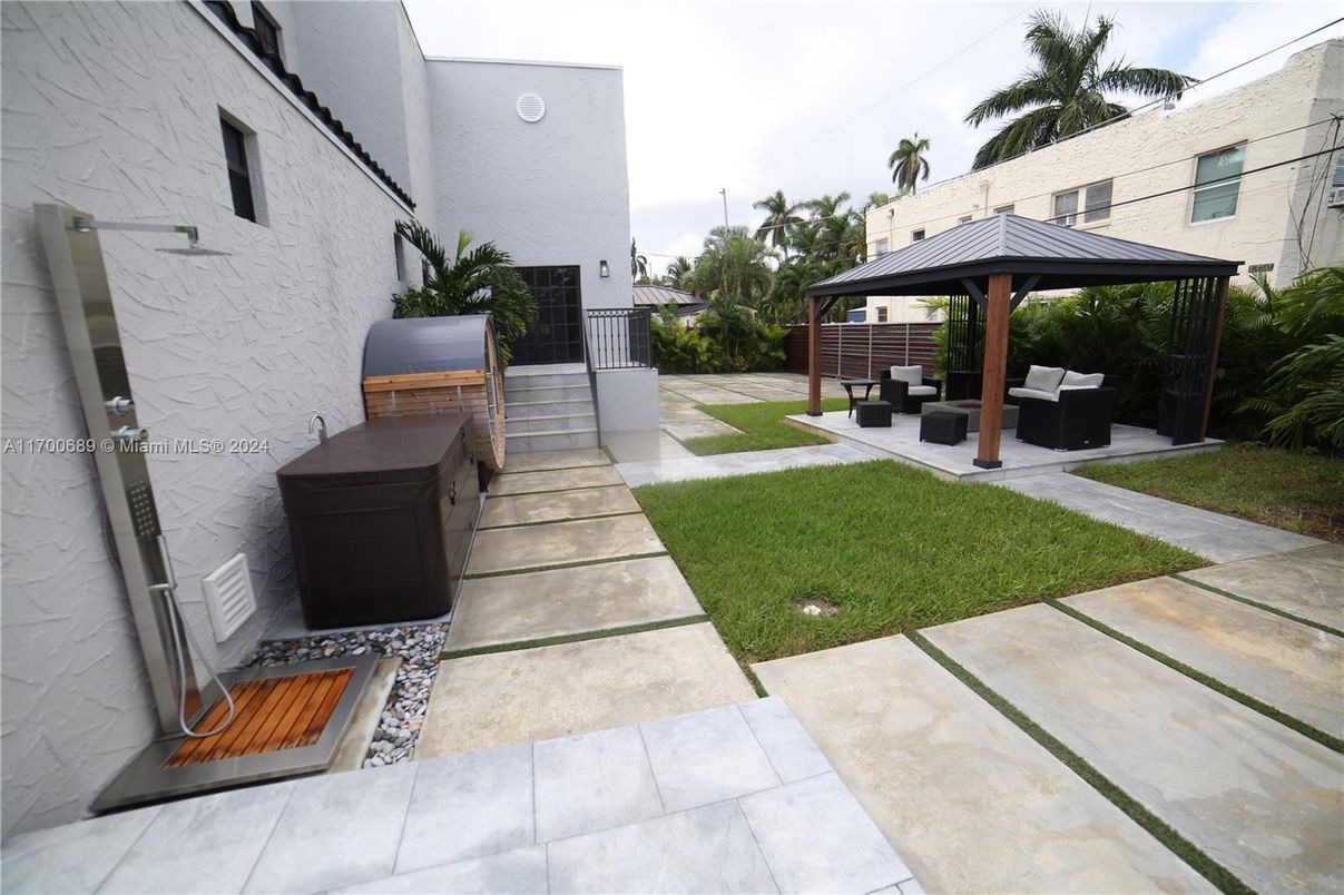 Backyard, Exterior