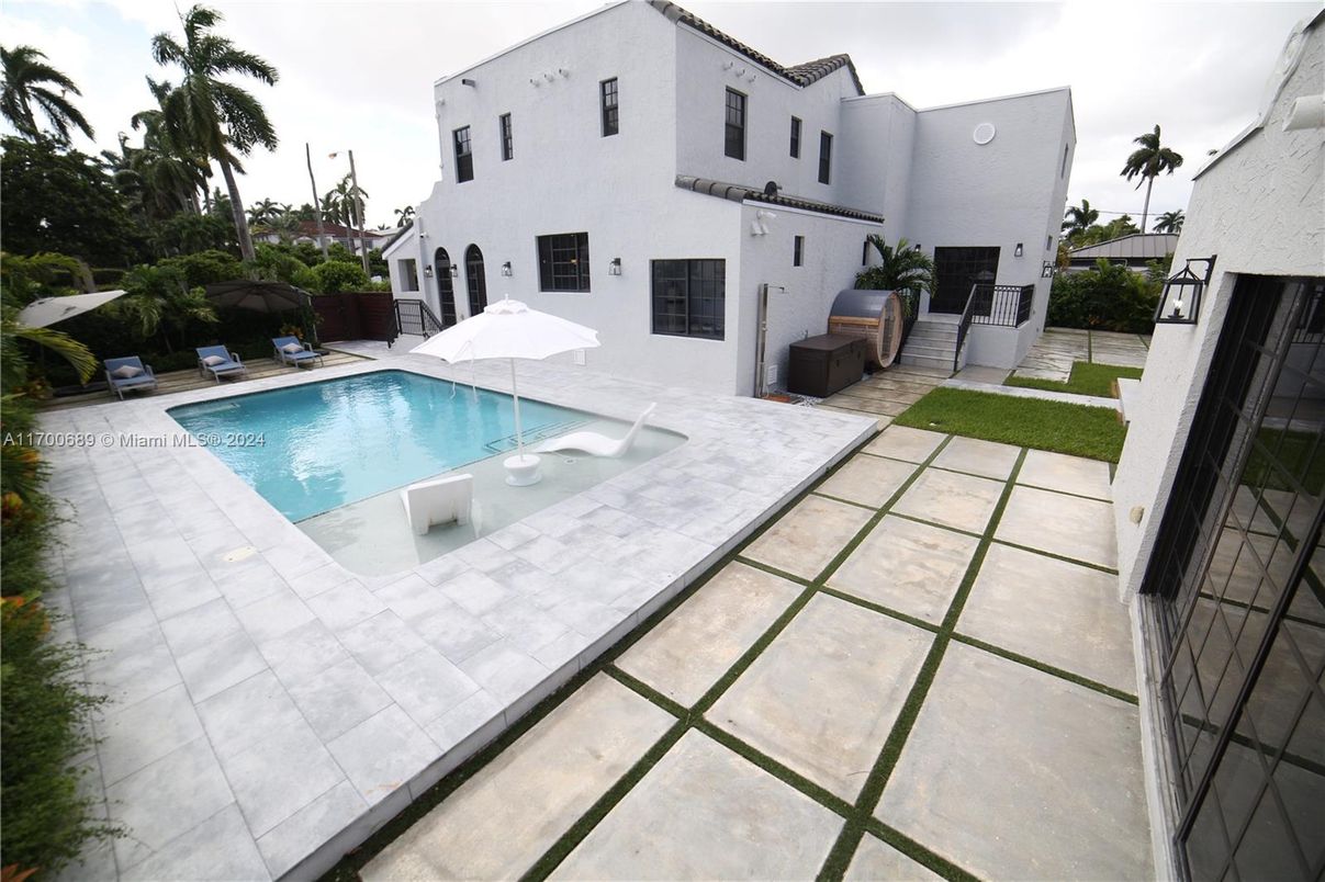 Exterior, Pool