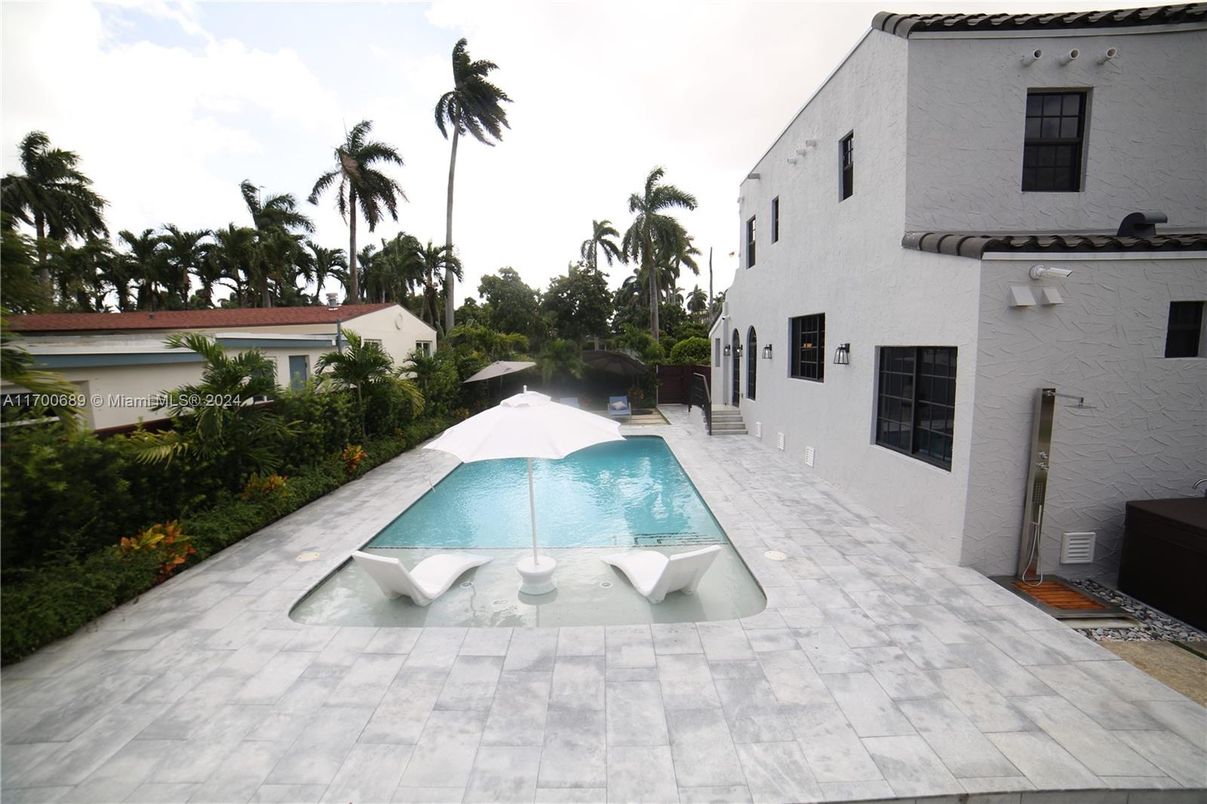 Exterior, Pool