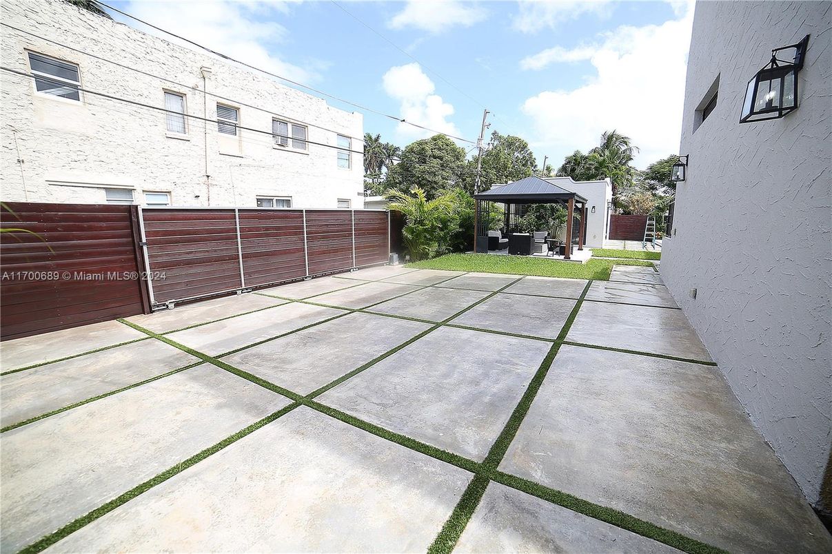 Backyard, Exterior