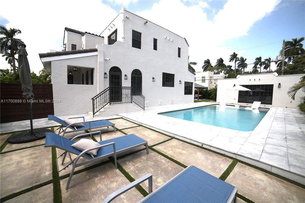 Exterior, Pool