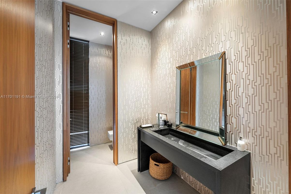 Bathroom, Interior, Recessed Lighting