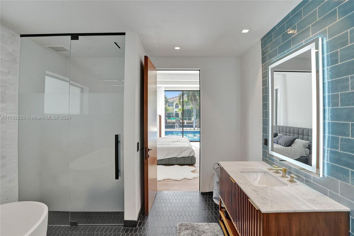 Bathroom, Bedroom, Glass Shower, Interior, Recessed Lighting