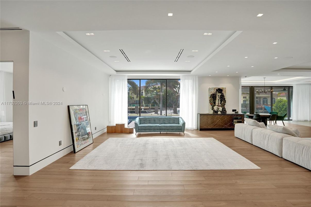 Dining room, Interior, Living room, Pendant Lights, Recessed Lighting, Wood Texture Flooring