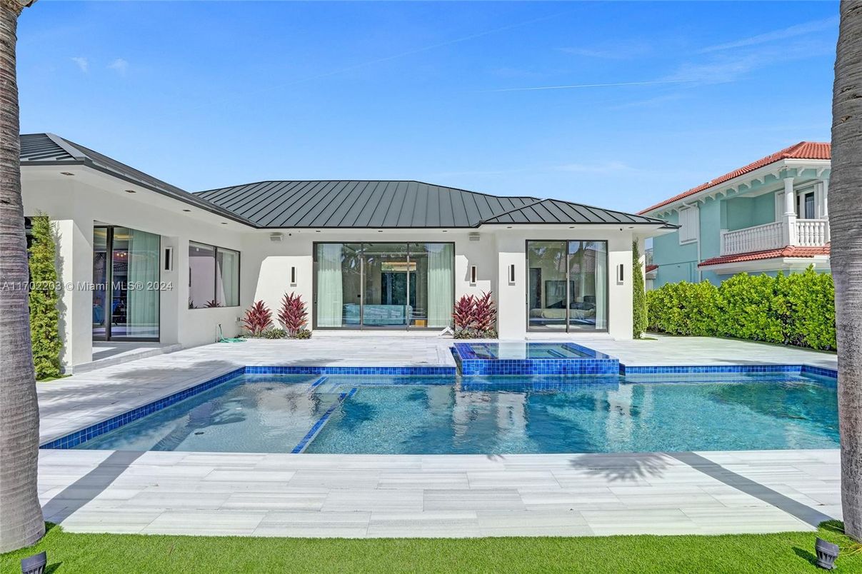 Exterior, Pool