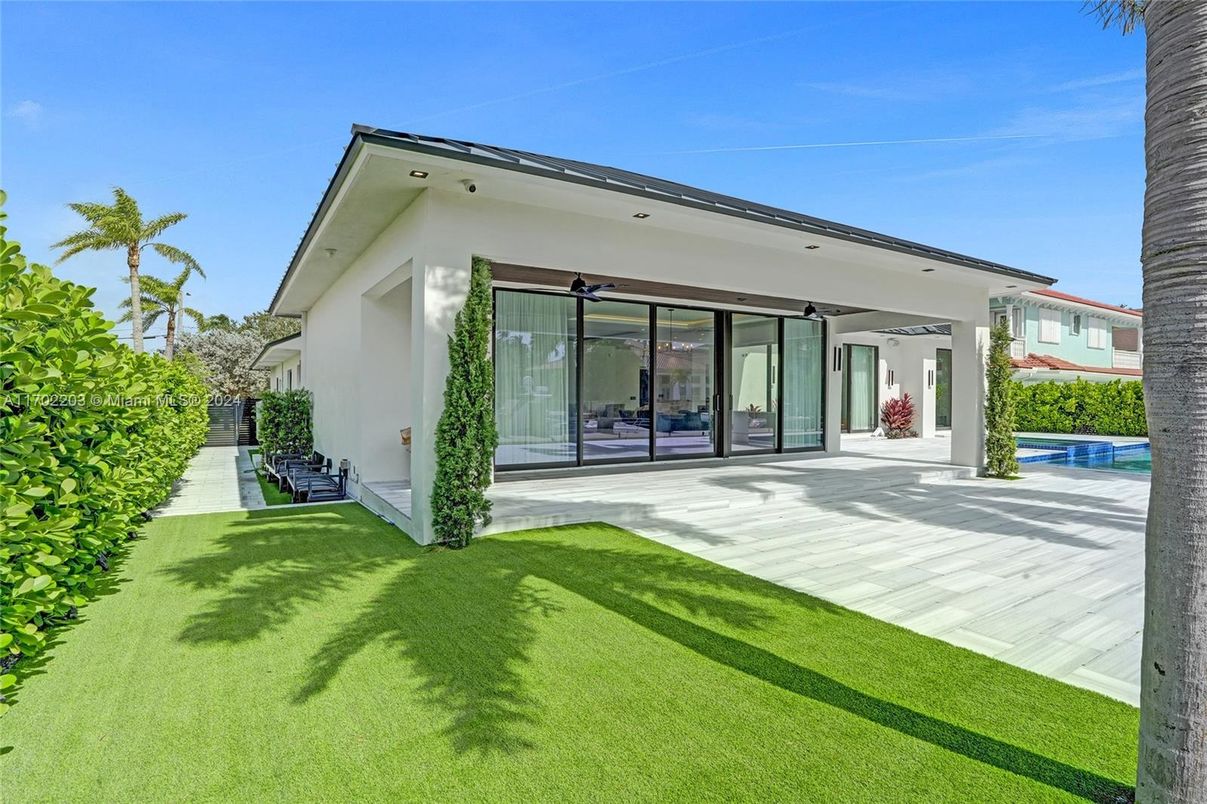 Backyard, Exterior