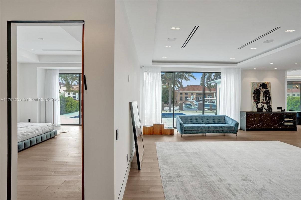 Interior, Recessed Lighting, Wood Texture Flooring