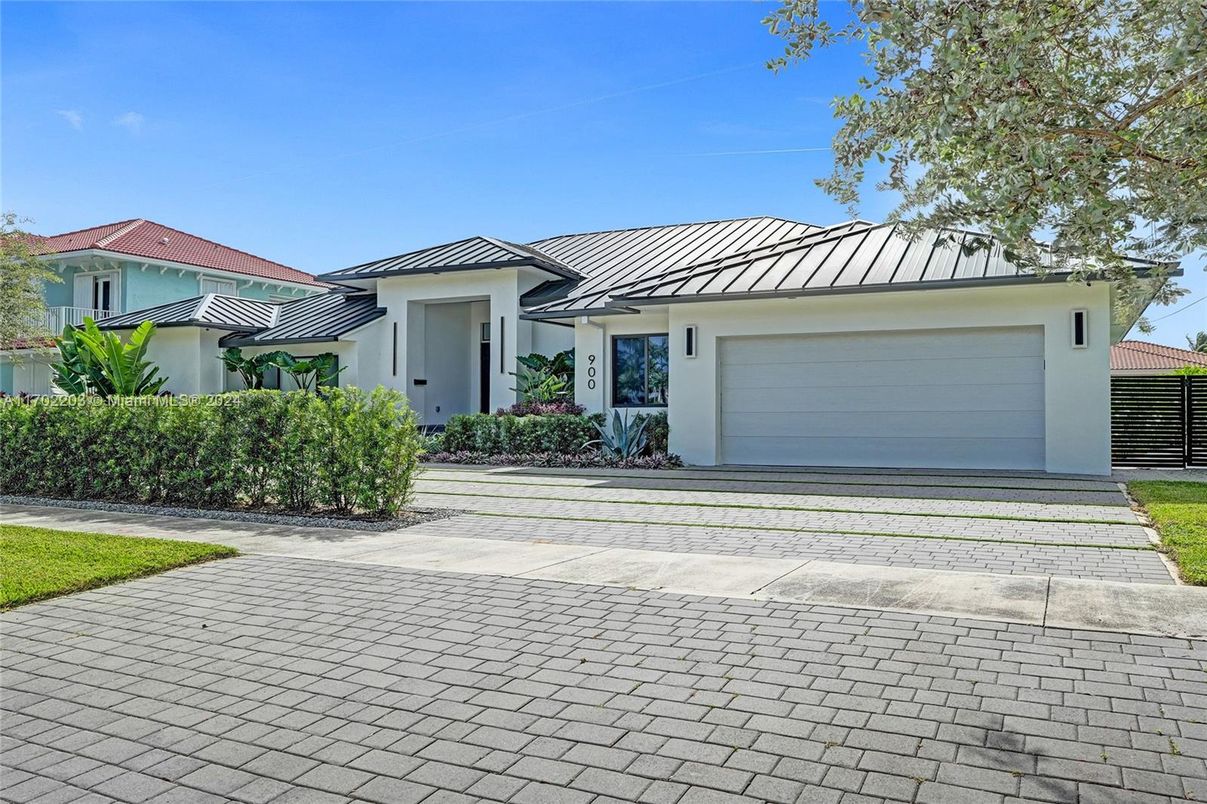 Attached, Exterior, Facade, Ranch