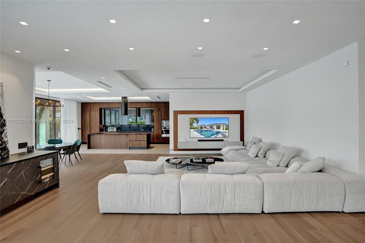 Dining room, Interior, Kitchen, Living room, Pendant Lights, Recessed Lighting, Wood Texture Flooring