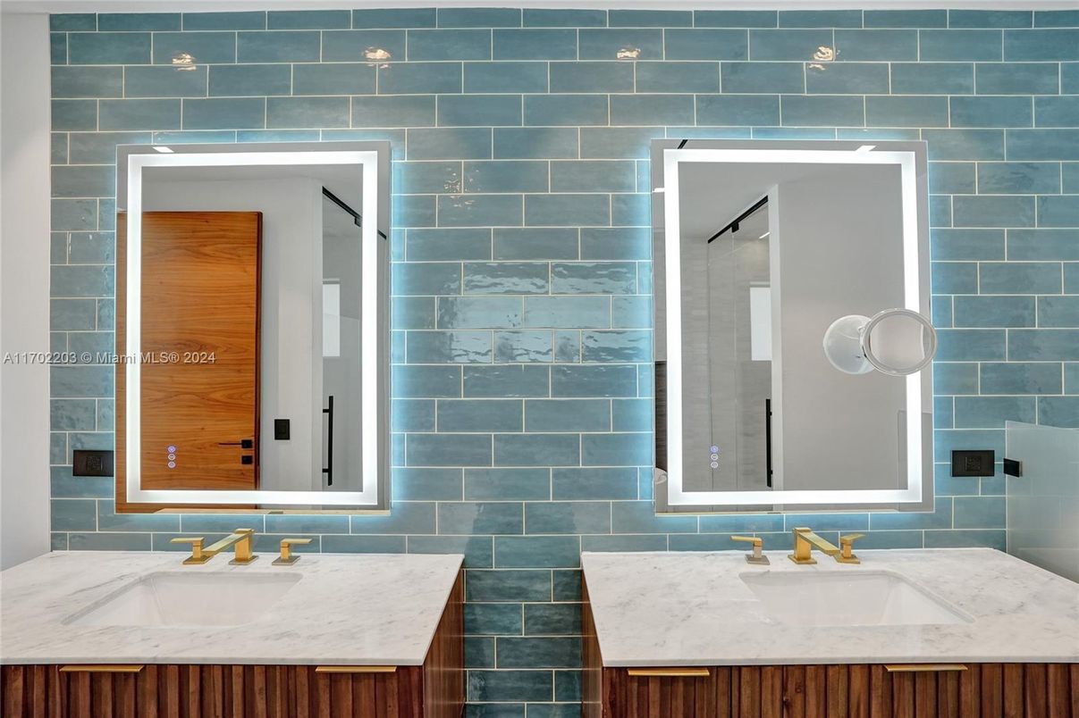 Bathroom, Dual Sink Vanities, Interior, Stone Walls