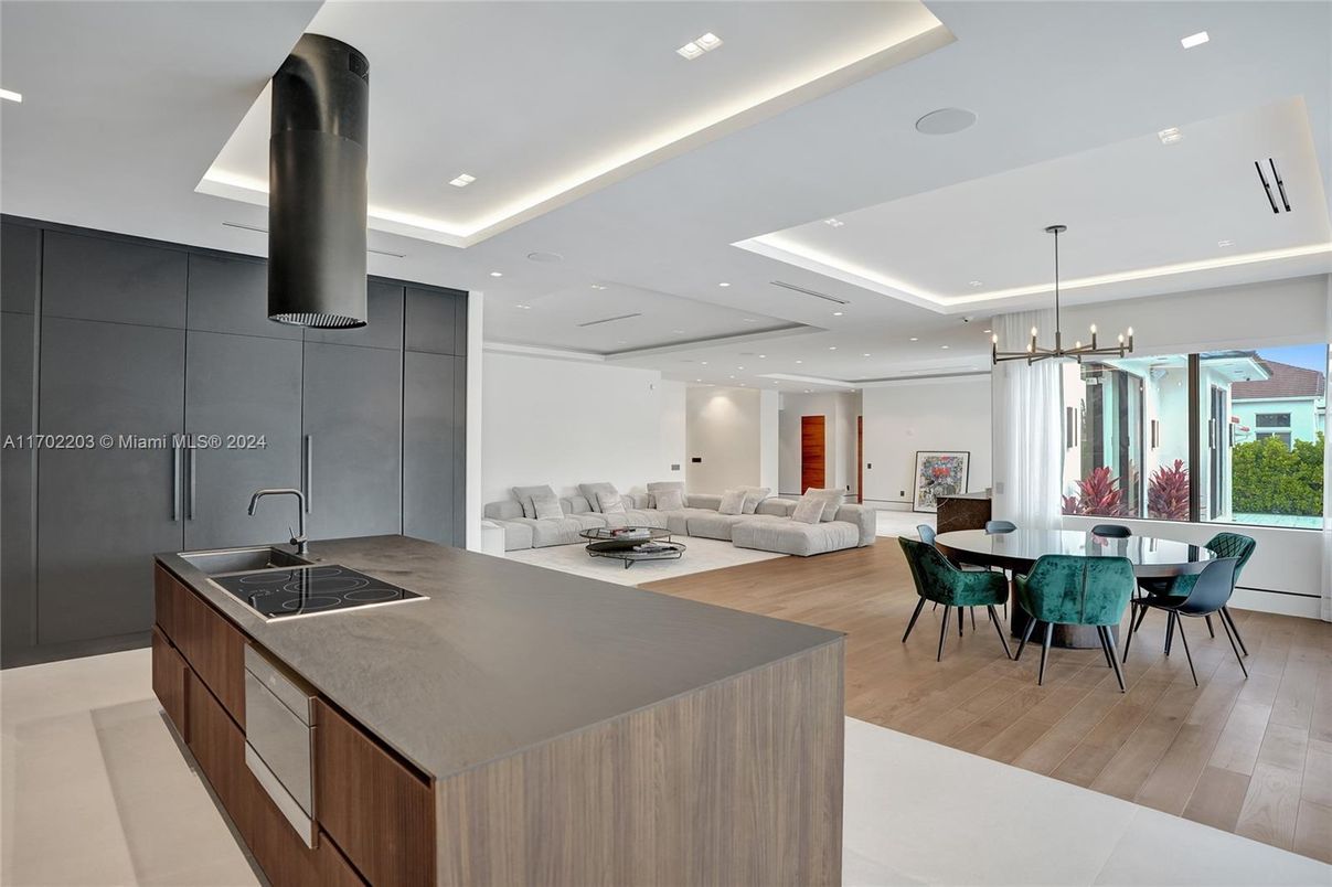 Dining room, Interior, Kitchen, Living room, Pendant Lights, Recessed Lighting, Wood Texture Flooring