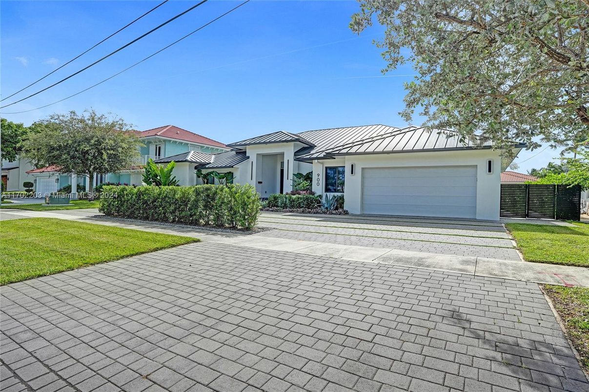 Attached, Exterior, Facade, Ranch