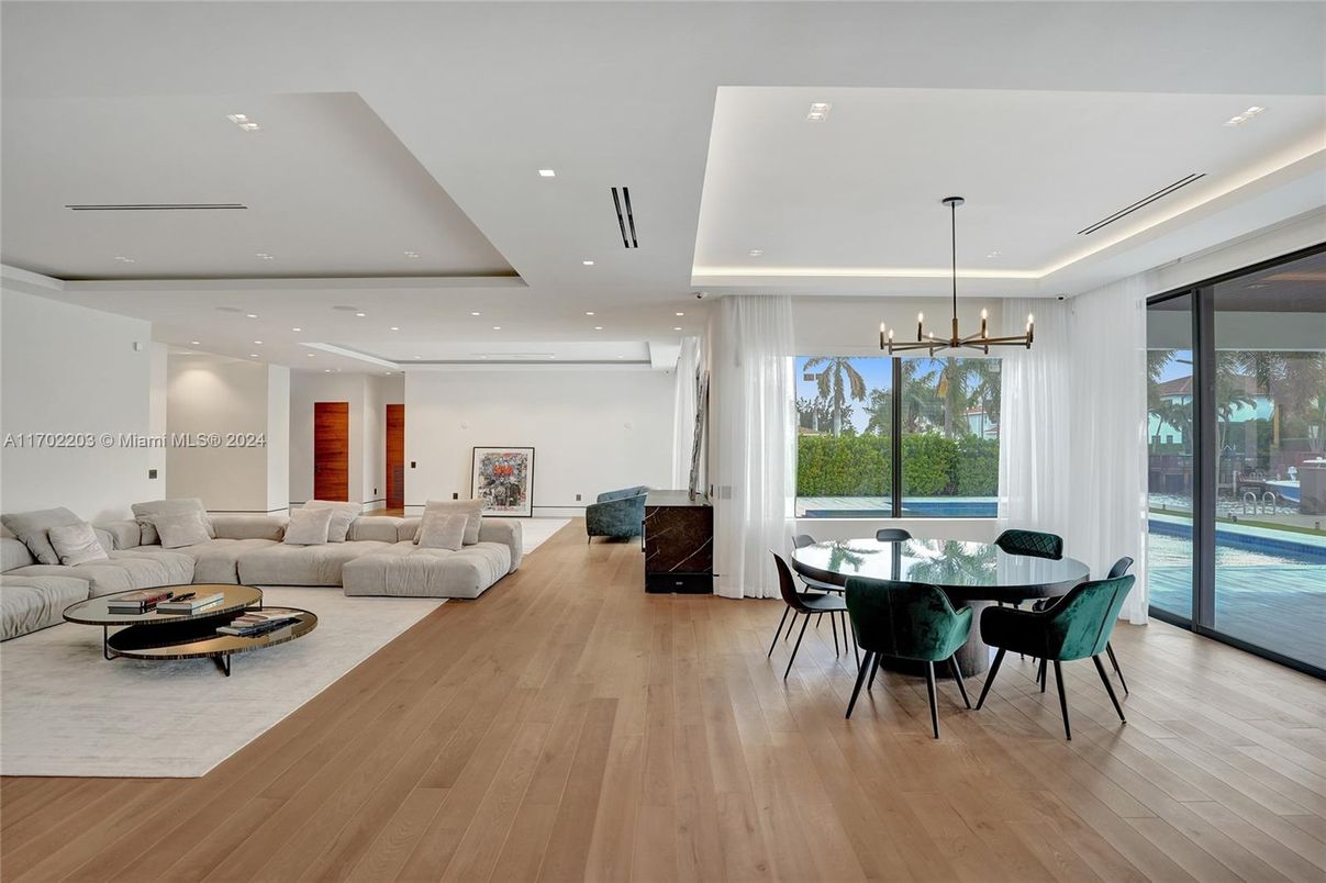 Dining room, Interior, Living room, Pendant Lights, Recessed Lighting, Wood Texture Flooring
