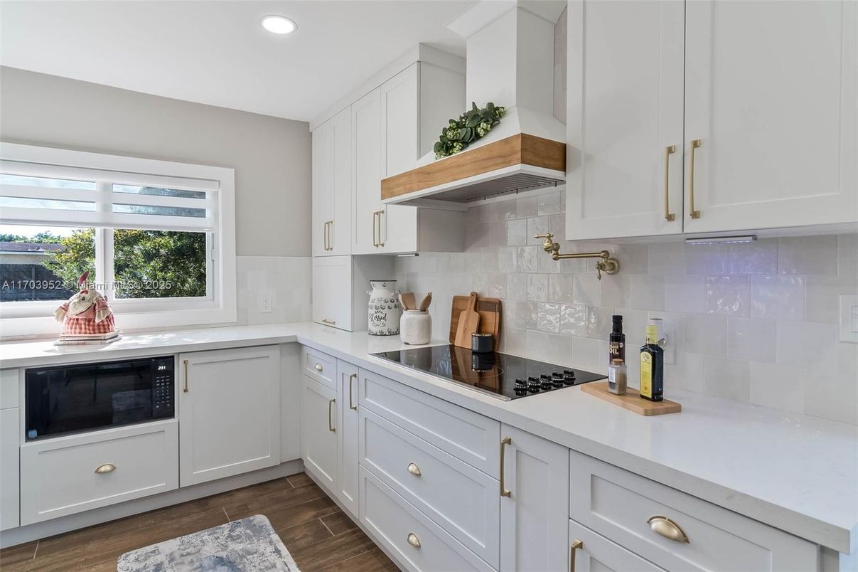 Interior, Kitchen, Recessed Lighting, Wood Texture Flooring