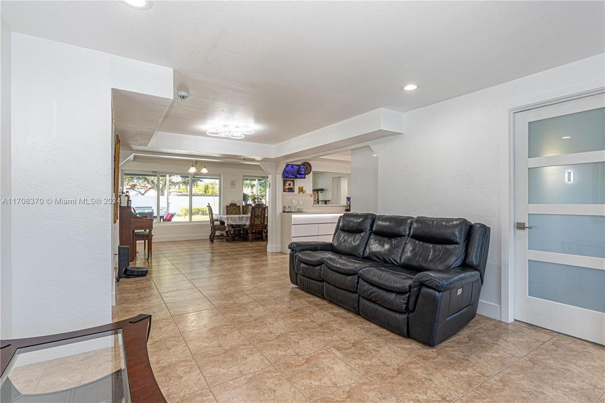 Dining room, Interior, Recessed Lighting