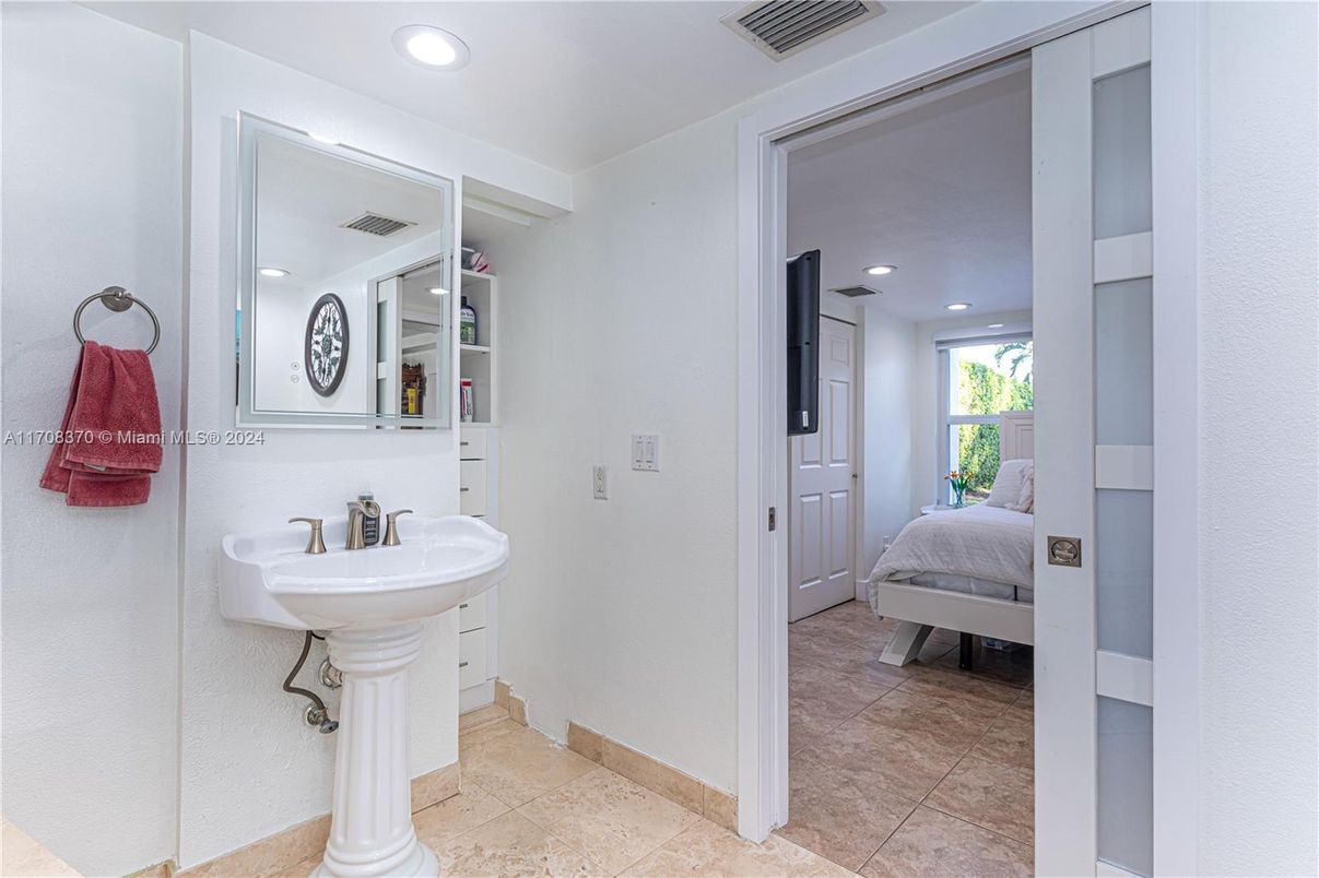 Bathroom, Bedroom, Interior, Recessed Lighting