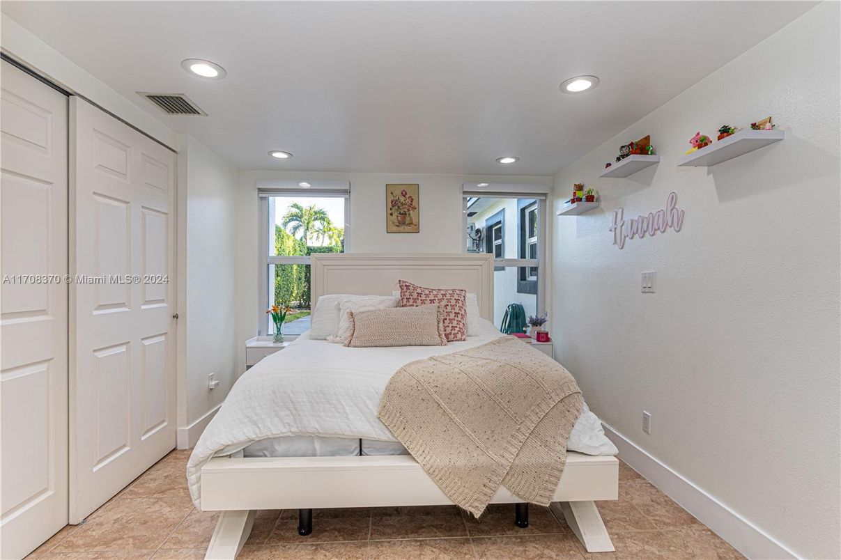 Bedroom, Interior, Recessed Lighting