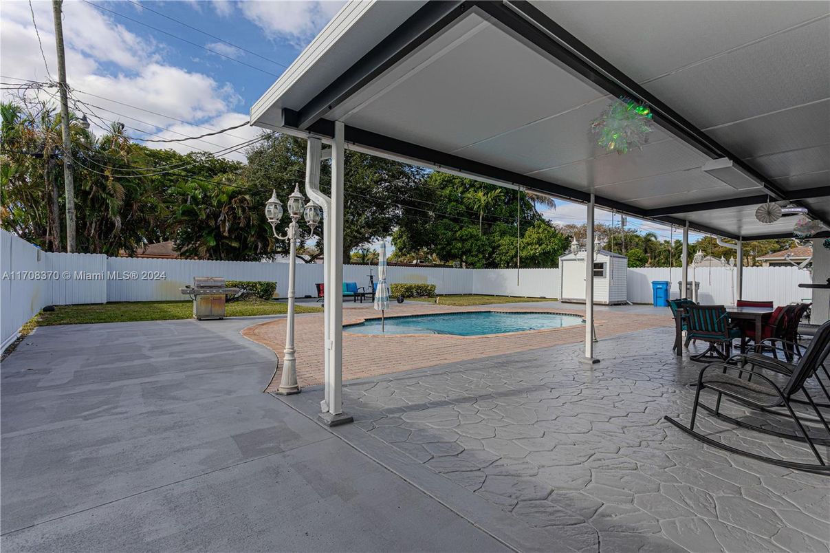 Exterior, Pool
