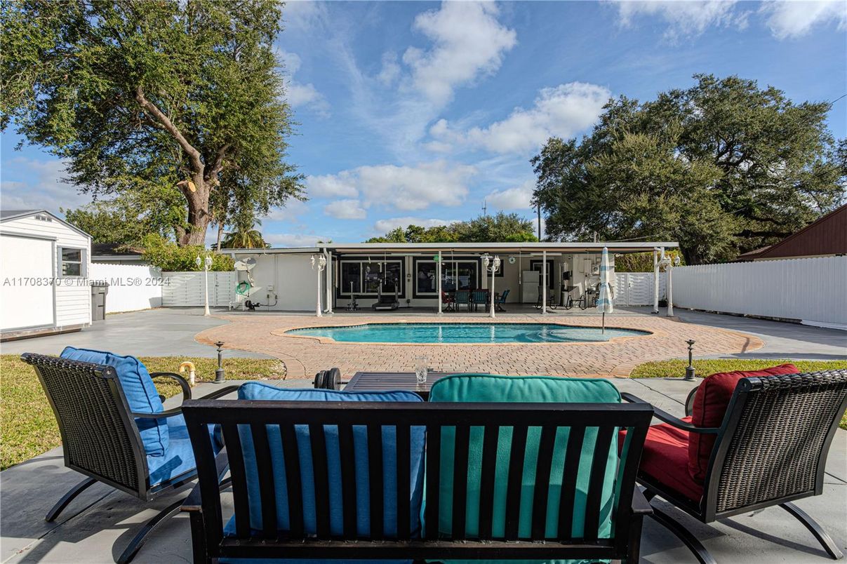 Exterior, Pool