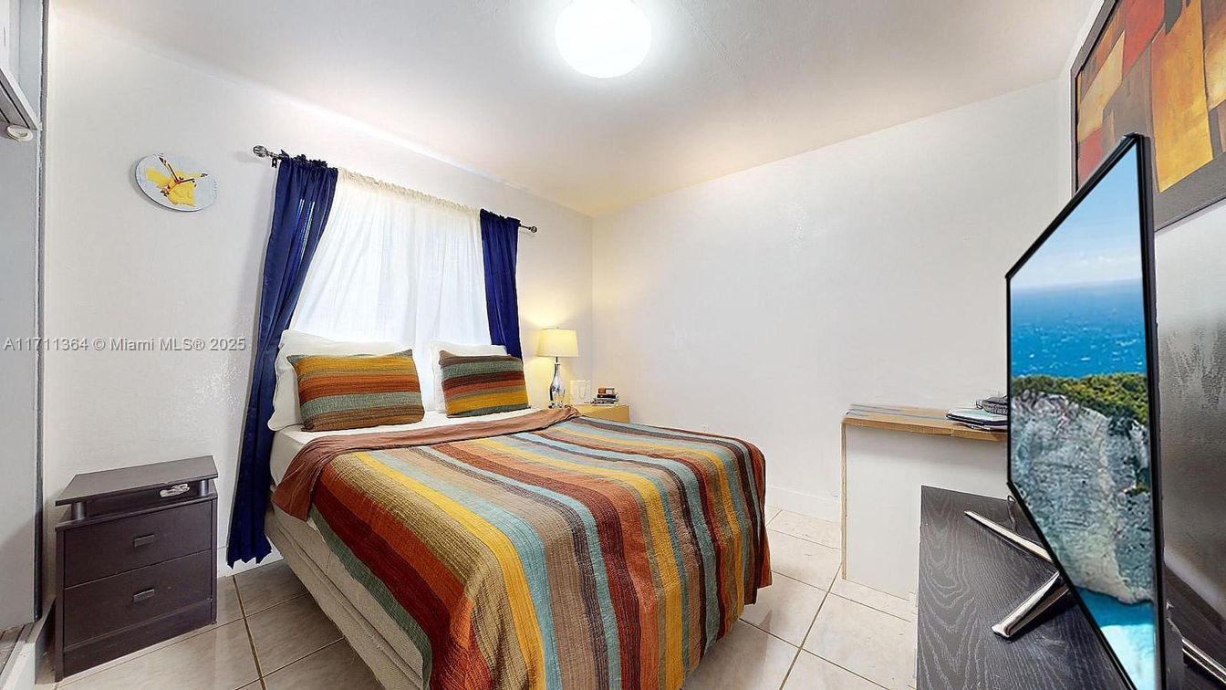 Bedroom, Interior, Water