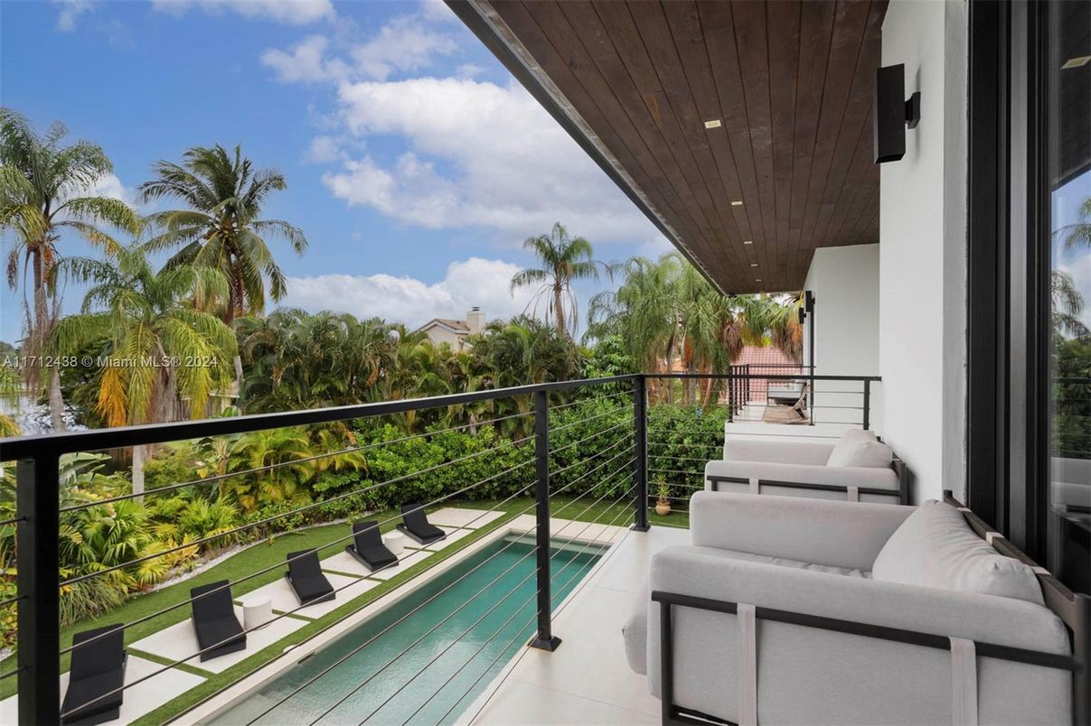 Exterior, Pool, Other