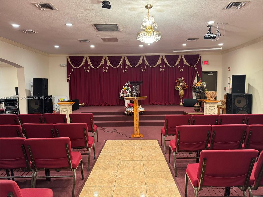 Chandelier, Home Theatre Room, Interior, Projection Screen, Recessed Lighting, Theatre Room