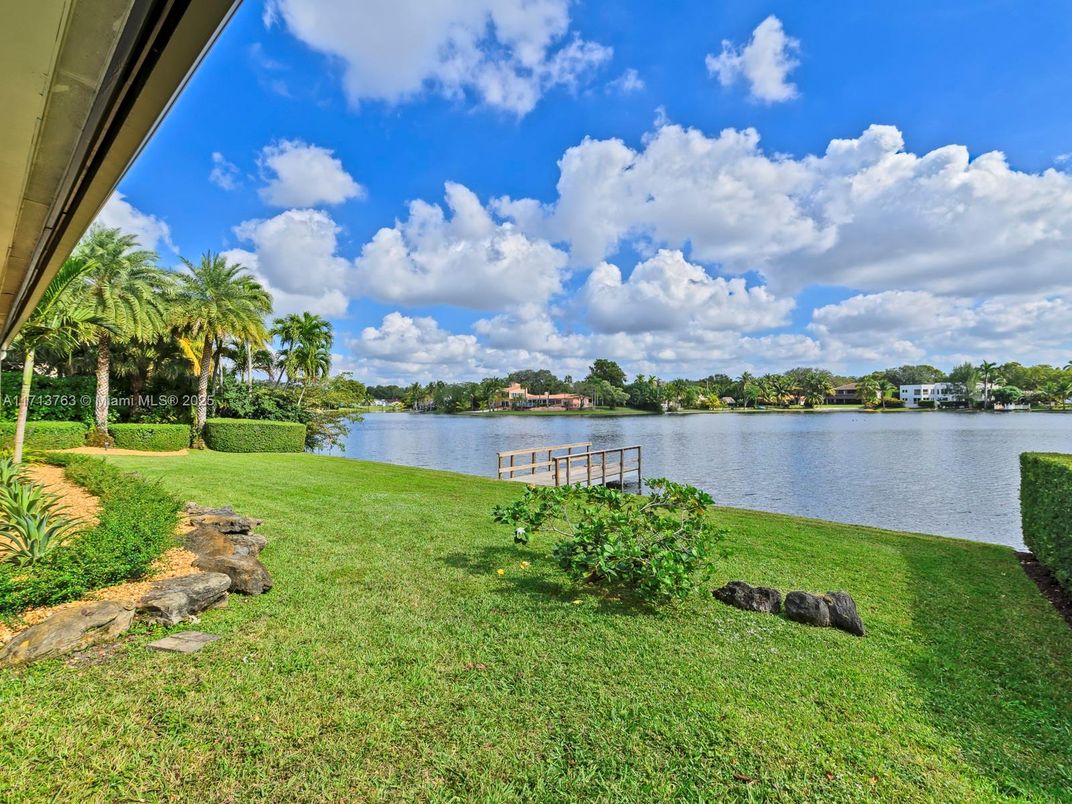 Exterior, Lake