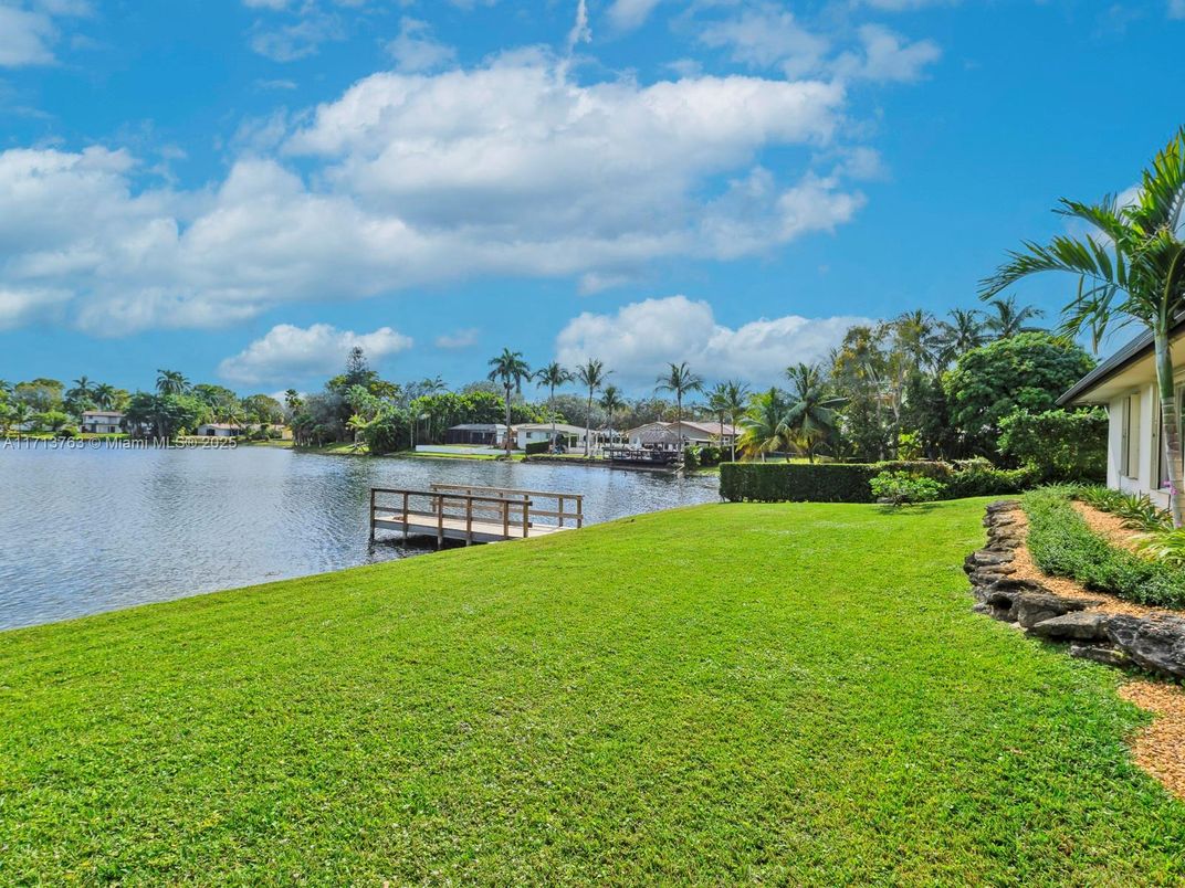Exterior, Lake